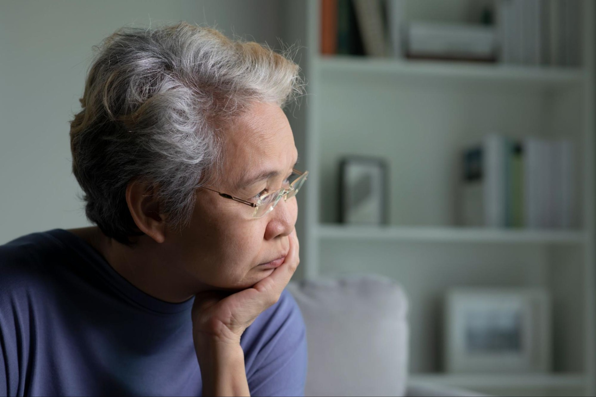 健忘症前兆之一:反覆詢問相同問題,且忘記剛剛得到的答案